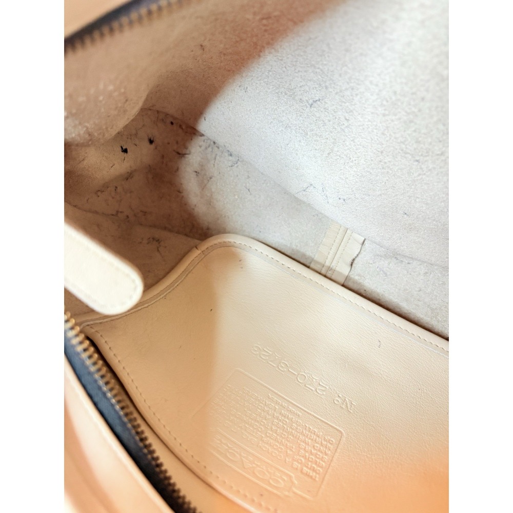 Vintage COACH Bone white Leather, Swinger Shoulder Crossbody Bag, Large, 90s USA - Picture 11 of 15